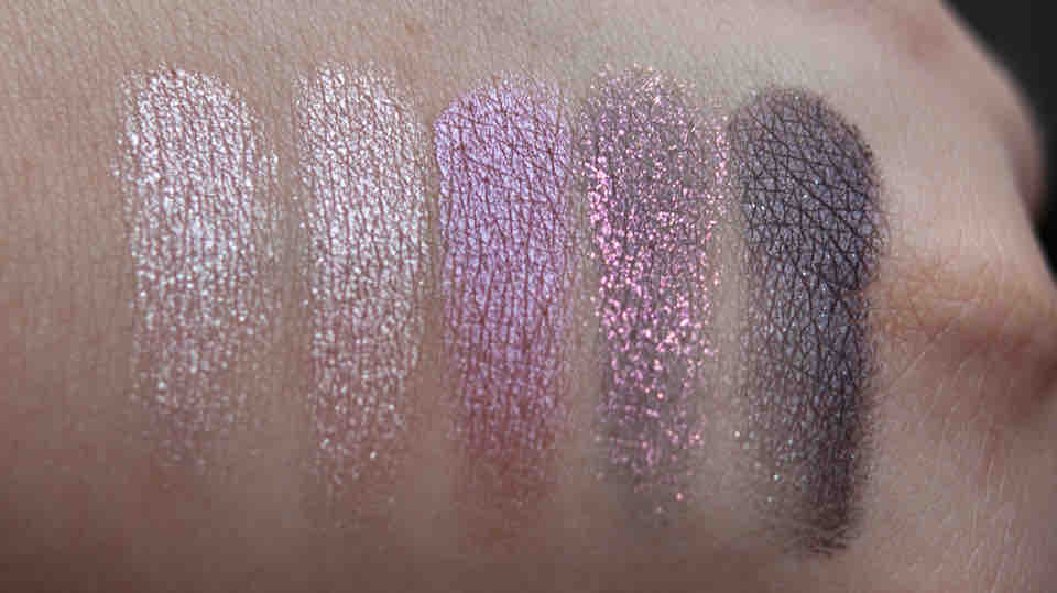 MAC Pinkluxe Veluxe Pearlfusion Shadow Palette Swatches dry Tageslicht