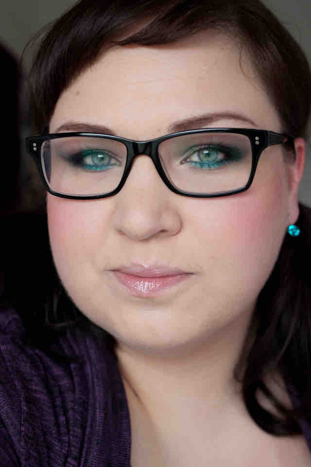 Makeup grau tuerkis geschminkt BENECOS CATRICE DIOR - Portrait mit Brille