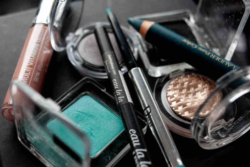 Makeup grau tuerkis geschminkt BENECOS CATRICE DIOR Produkte