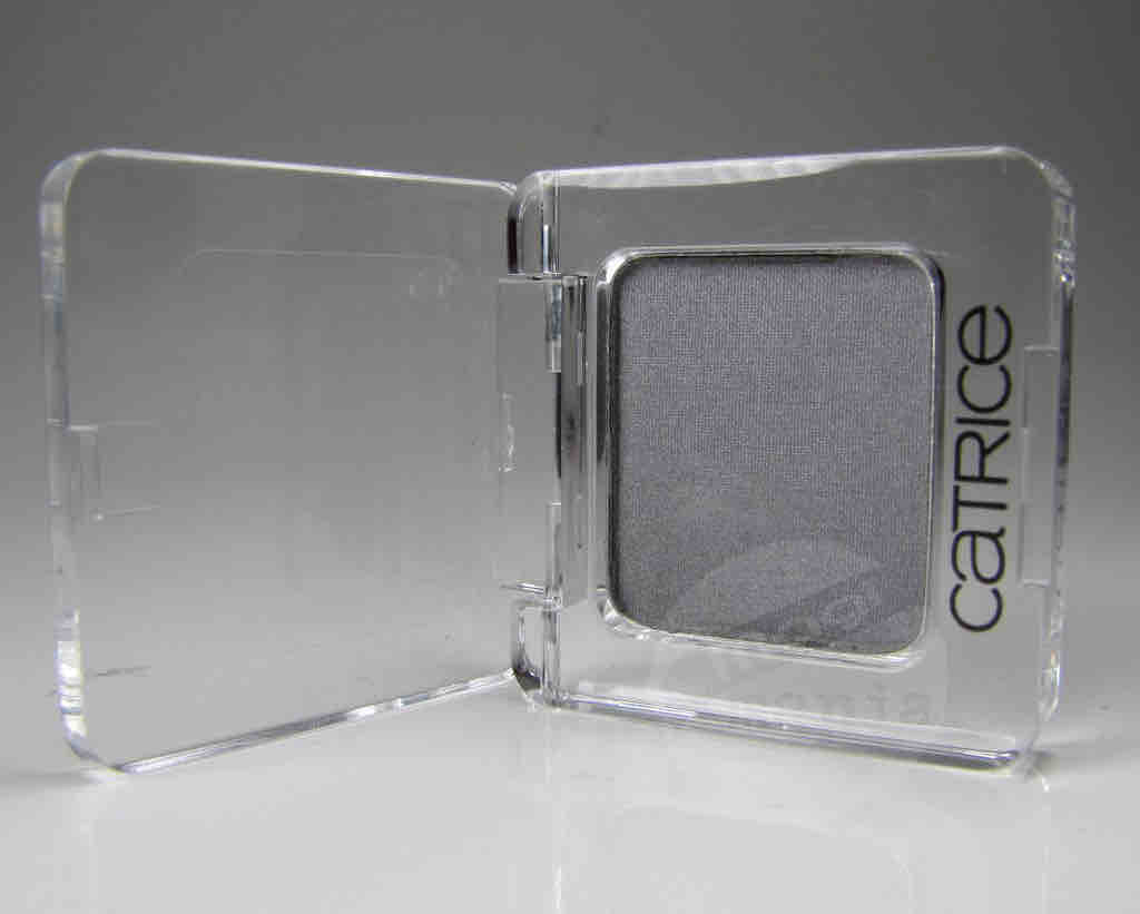 CATRICE 'Swimming with Dolphins'