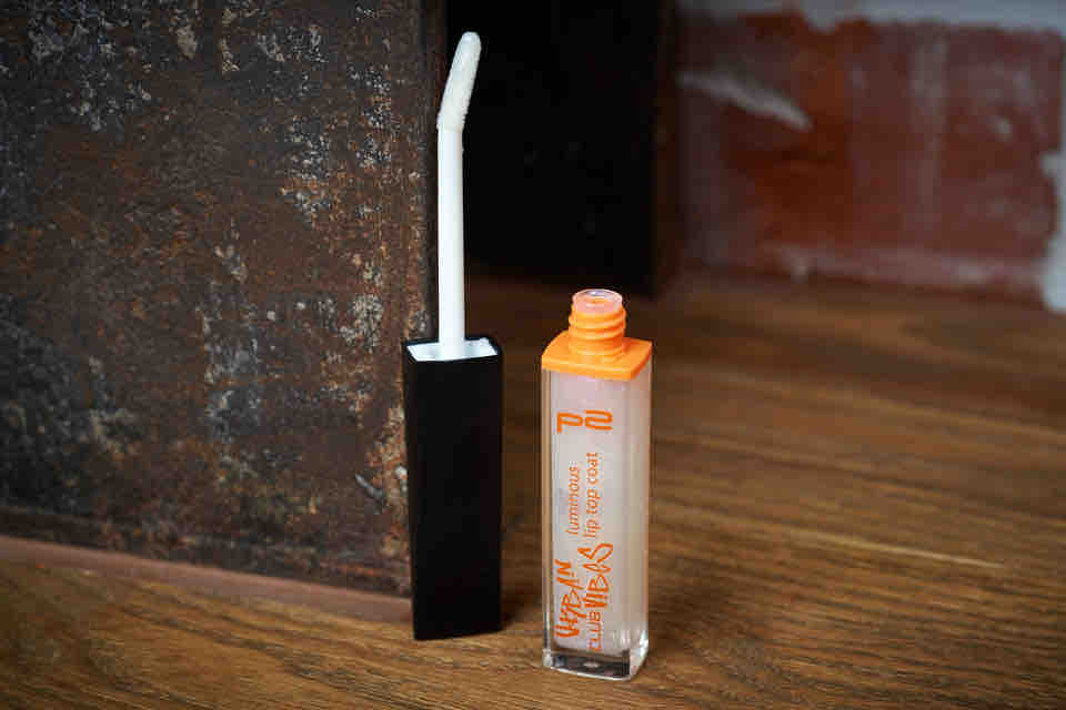 p2 Luminous Lip Top Coat - Urban Club Vibes p2 Luminous Lip Top Coat - Urban Club Vibes