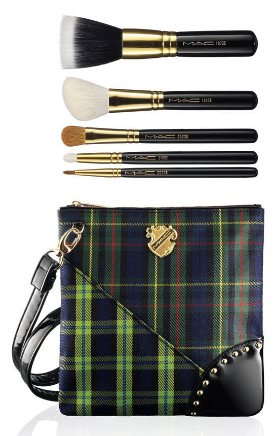 MAC A Tartan Tale - A Lady and her Tricks Brush Set Contour MAC A Tartan Tale - A Lady and her Tricks Brush Set Contour
