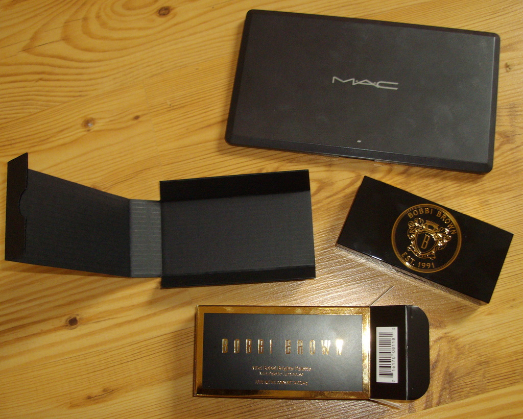 BOBBI BROWN Mini Bobbi Brights Palette - Verpackung