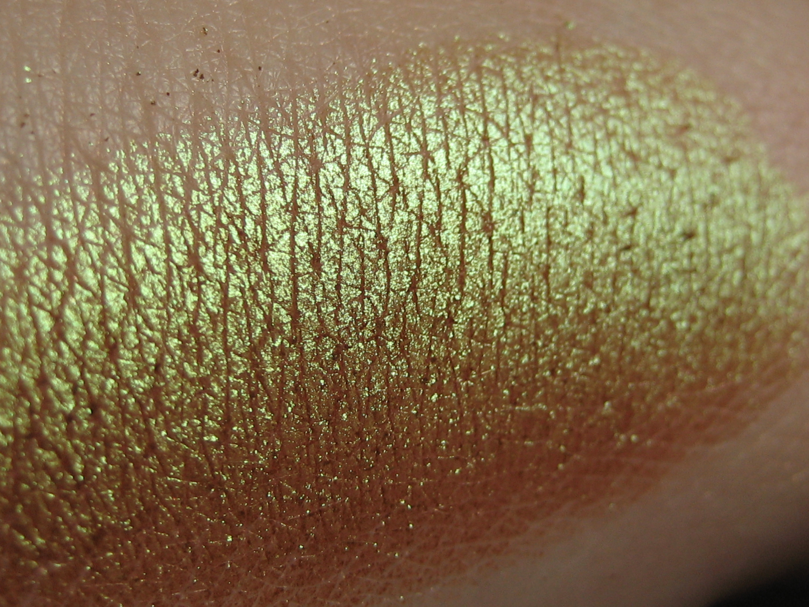 MAC_Old Gold_Swatch MAC Pigment Old Gold