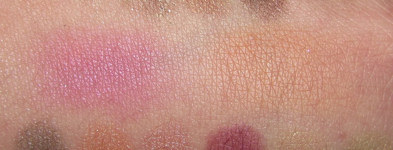 MAC A Tartan Blushes Swatches (Blitz) MAC A Tartan Blushes Swatches (Blitz)