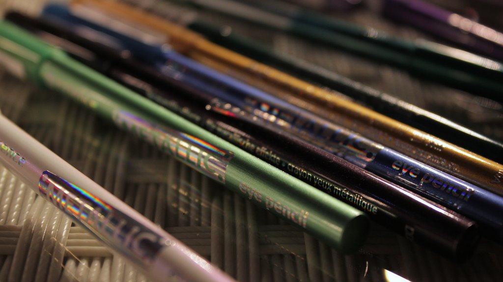 ESSENCE: neue Produkte 2011: Metallic Eye Pencil