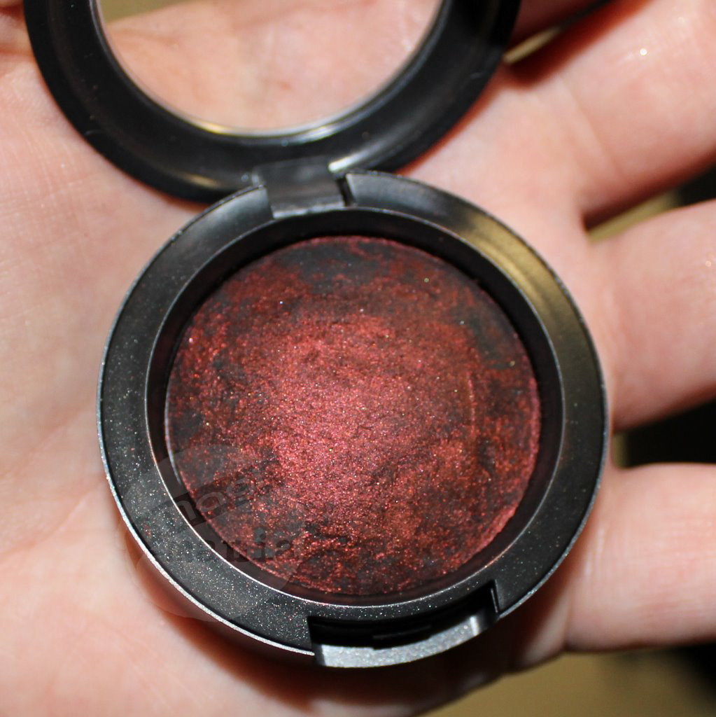MAC "Smokey Ruby" Mineralized Eyeshadow - Semi-Precious