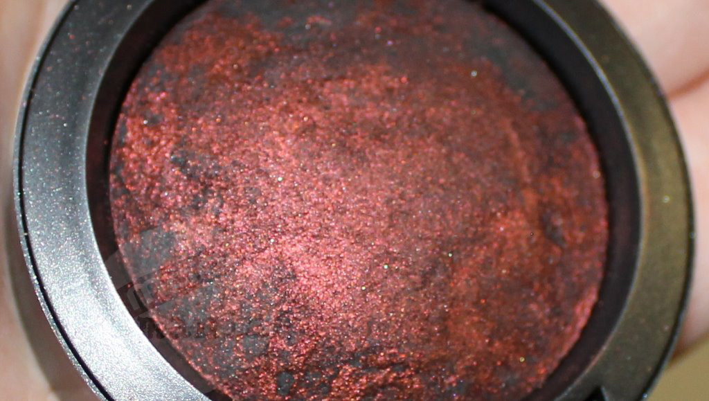 MAC "Smokey Ruby" Mineralized Eyeshadow - Semi-Precious