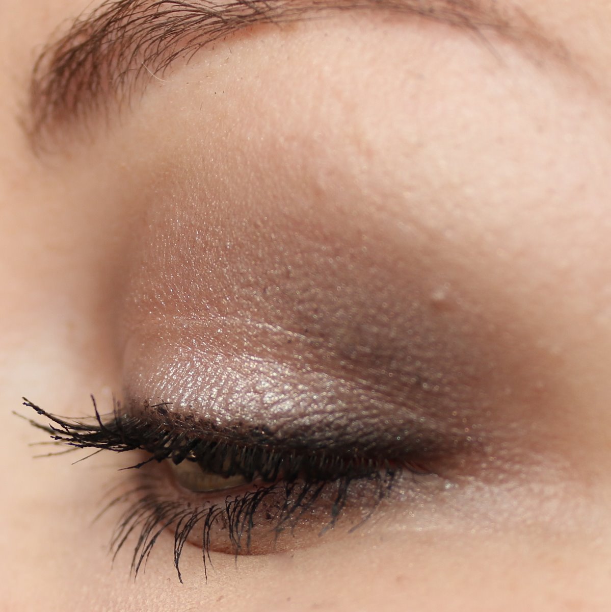 GUERLAIN-4-Ecrin-Couleurs-Les-Fumes-Makeup-3