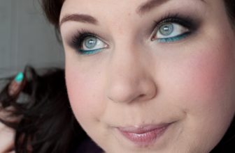 Makeup-grau-tuerkis-geschminkt-BENECOS-CATRICE-DIOR-Haar