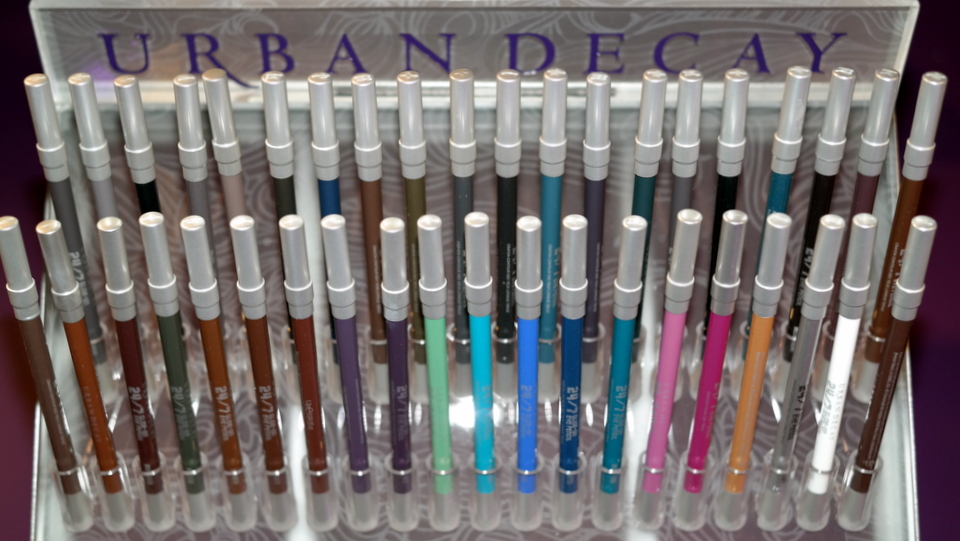 URBAN DECAY 247 Glide-on Pencils 2014 Deutschland Swatch