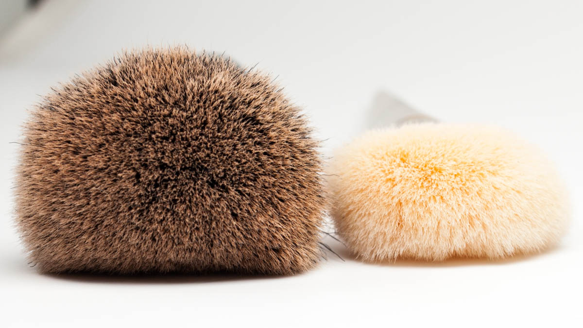 REAL TECHNIQUES Bold Metals Arched Powder Brush (100)-10