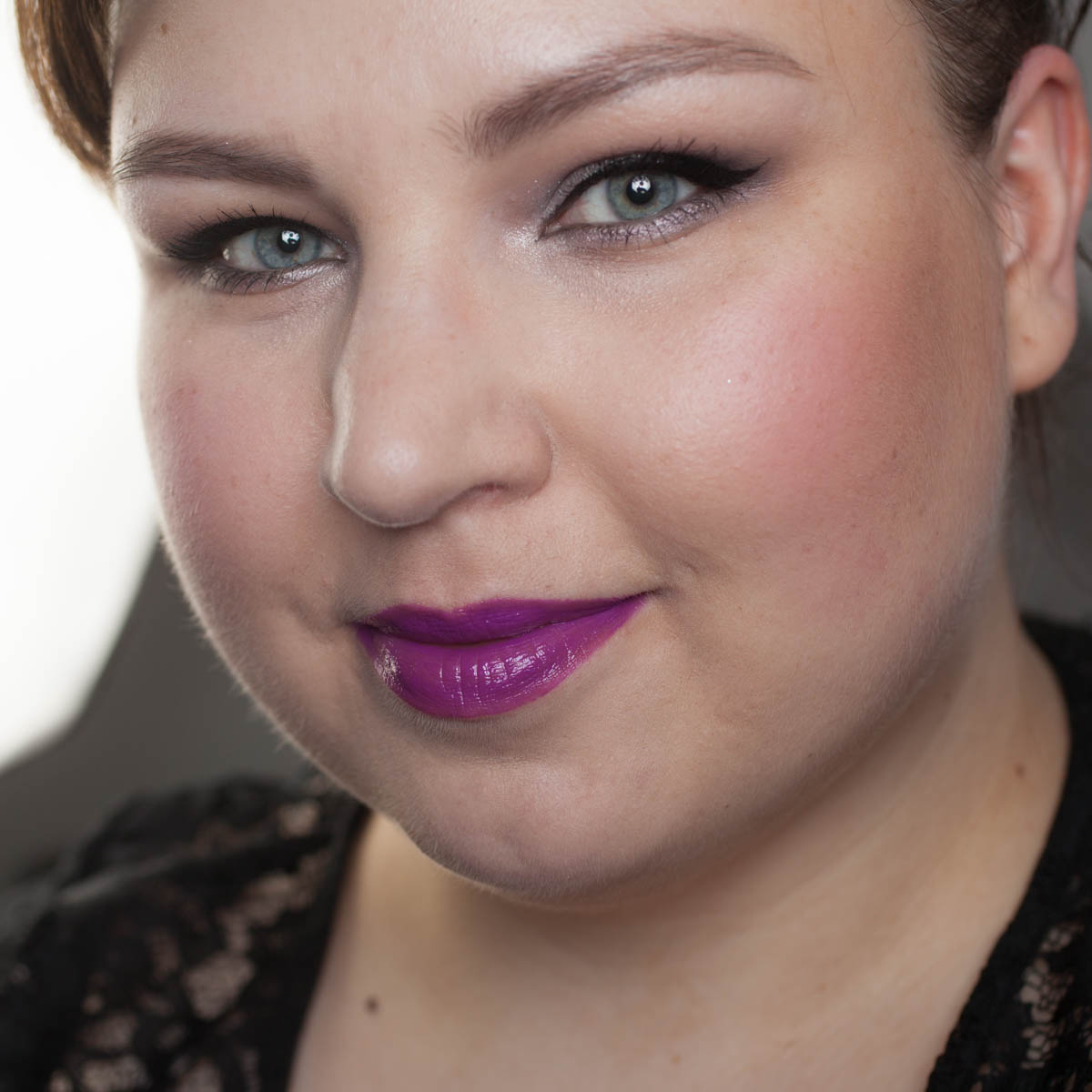 MAC Vamplify How Chic is this Review Portrait Flash
