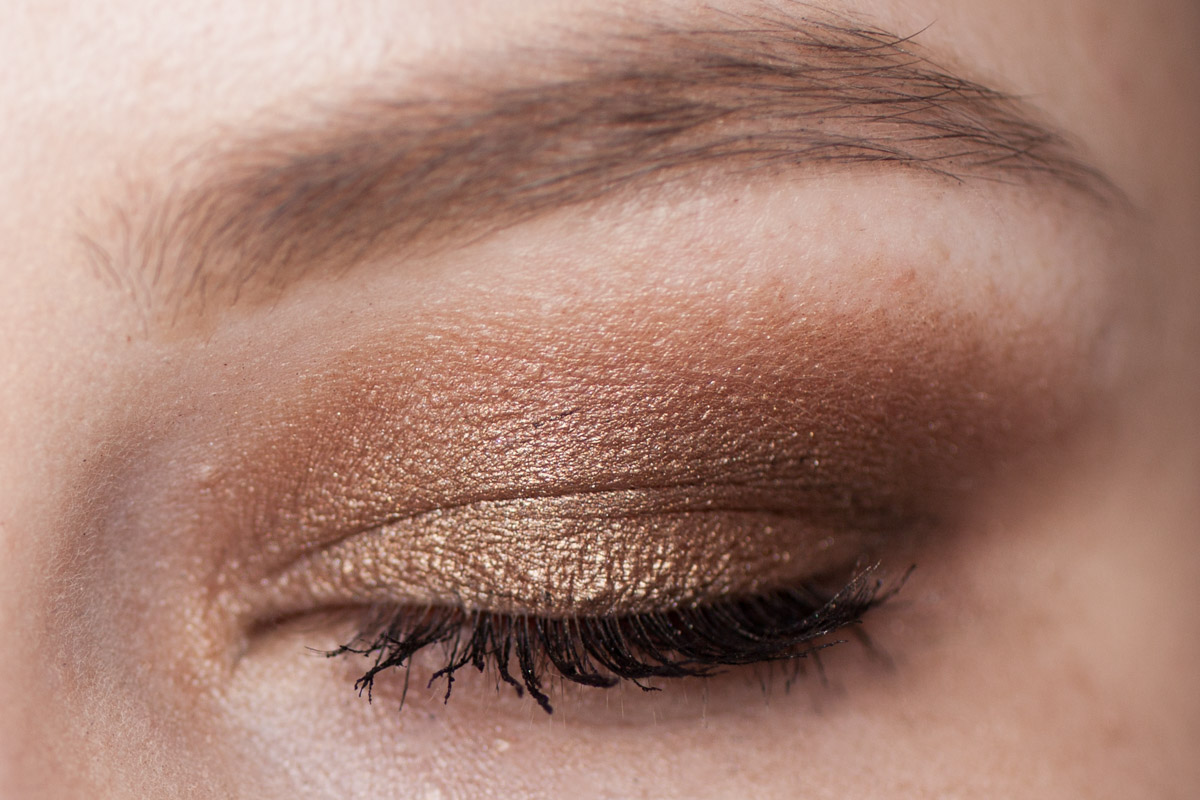 Braun auf Beige-Gold