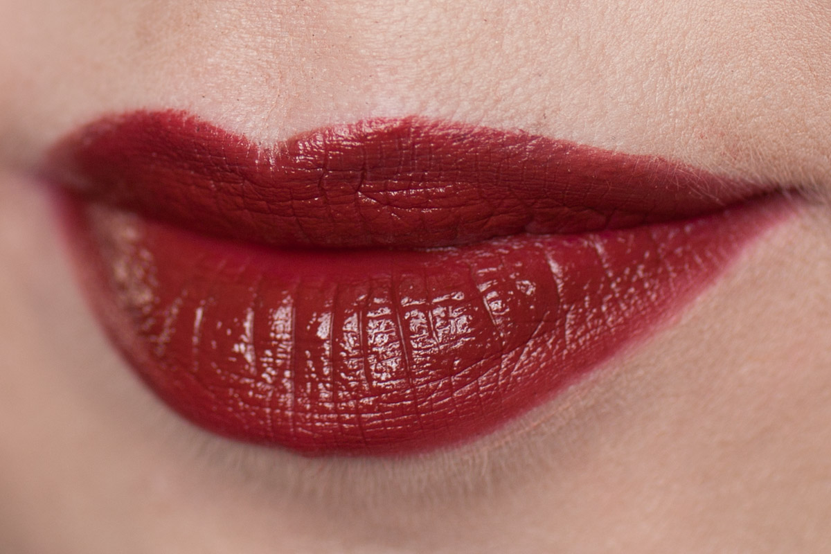 rostrotes Lipstick-Gemisch