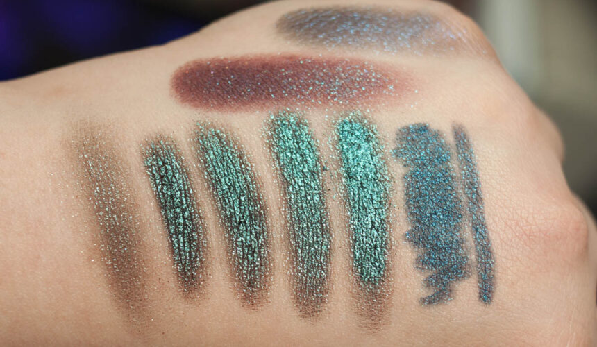 DOUGLAS Lost in Galaxy Eyeshadow Green Swatches – Lampe