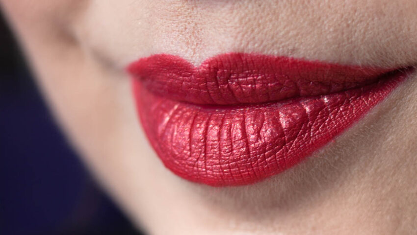 LIME CRIME Lady Perlees Lipstick im Sonnenlicht