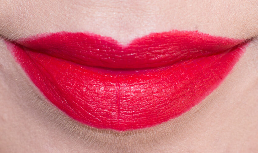 COLOURPOP Frenchie Lippie Stix Pencil Swatch Flash