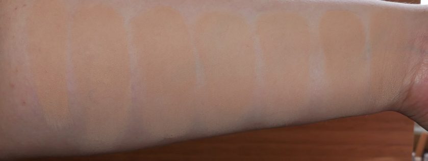 URBAN DECAY Naked Skin Foundation 02 mit Pudern | Blitz