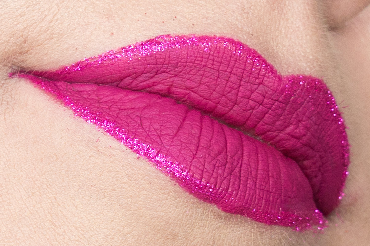 Glitter Lippenkontur: MAC 'Tailored to Tease' mit EYE KANDY 'Bubblegum' & LIT Glitter Base
