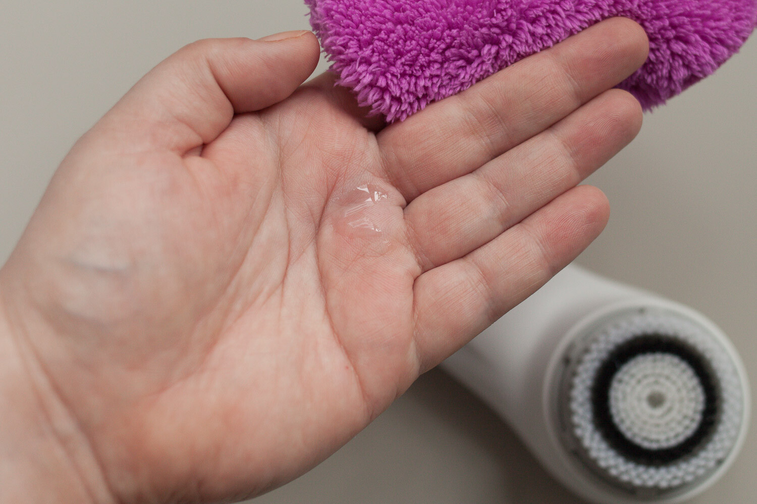 Reinigungsgel richtige Menge korrekte Dosierung milde Reinigung reizarm Mikrofasertuch Reinigungsbürste