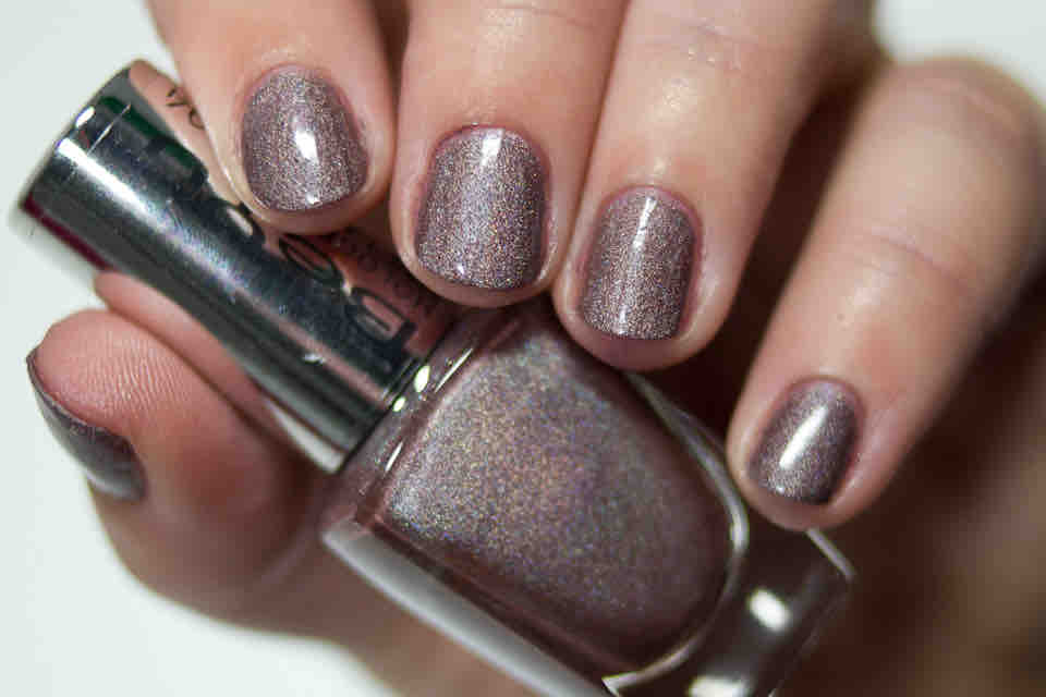 BEYU Mauve Illusion 994 Holographic Nail Lacquer Rock Romance
