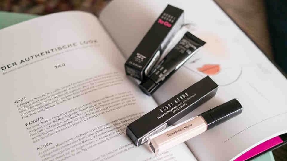 BOBBI BROWN Pretty Powerful gratis Buch Douglas Haul BB Cream Tinted Eye Brightener