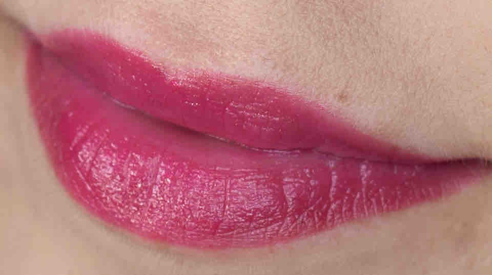 CATRICE License to Pink 070 Ultimate Shine Gel Lip Colour - Swatch