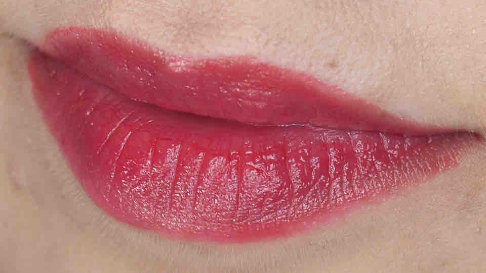 CATRICE Red or bad 020 Ultimate Shine Gel Lip Colour - Swatch