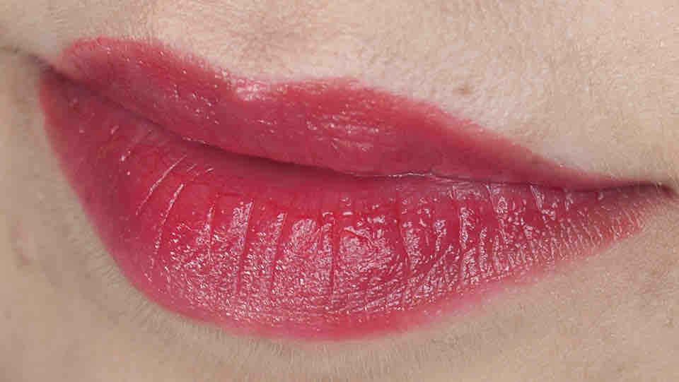 CATRICE Red or bad 020 Ultimate Shine Gel Lip Colour - Swatch CATRICE Red or bad 020 Ultimate Shine Gel Lip Colour - Swatch