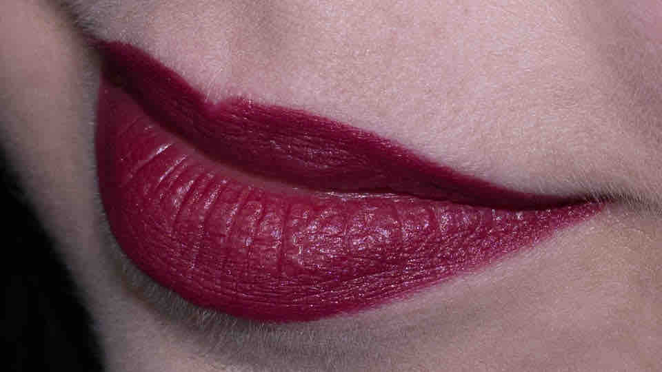 CHARLOTTE TILBURY Love Liberty Matte Revolution Luminous Modern-Matte Long-Lasting Lipstick Mund