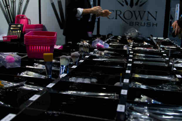 CROWN BRUESHES Makeup Artist Design Show 2012