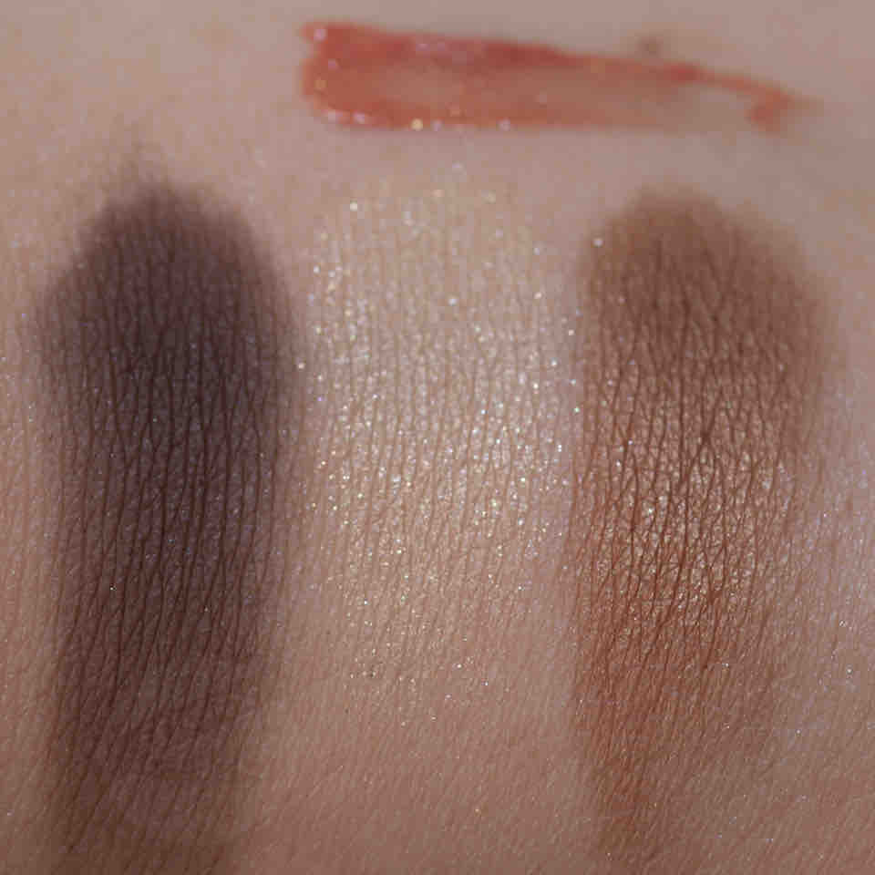 DIOR Golden Browns 002 Eyeshadow Lipgloss Palette - Golden Jungle - Swatch (10) DIOR Golden Browns 002 Eyeshadow Lipgloss Palette - Golden Jungle - Swatch (10)