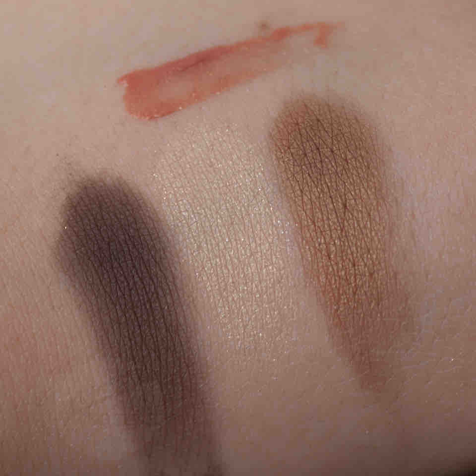 DIOR Golden Browns 002 Eyeshadow Lipgloss Palette - Golden Jungle - Swatch (6) DIOR Golden Browns 002 Eyeshadow Lipgloss Palette - Golden Jungle - Swatch (6)