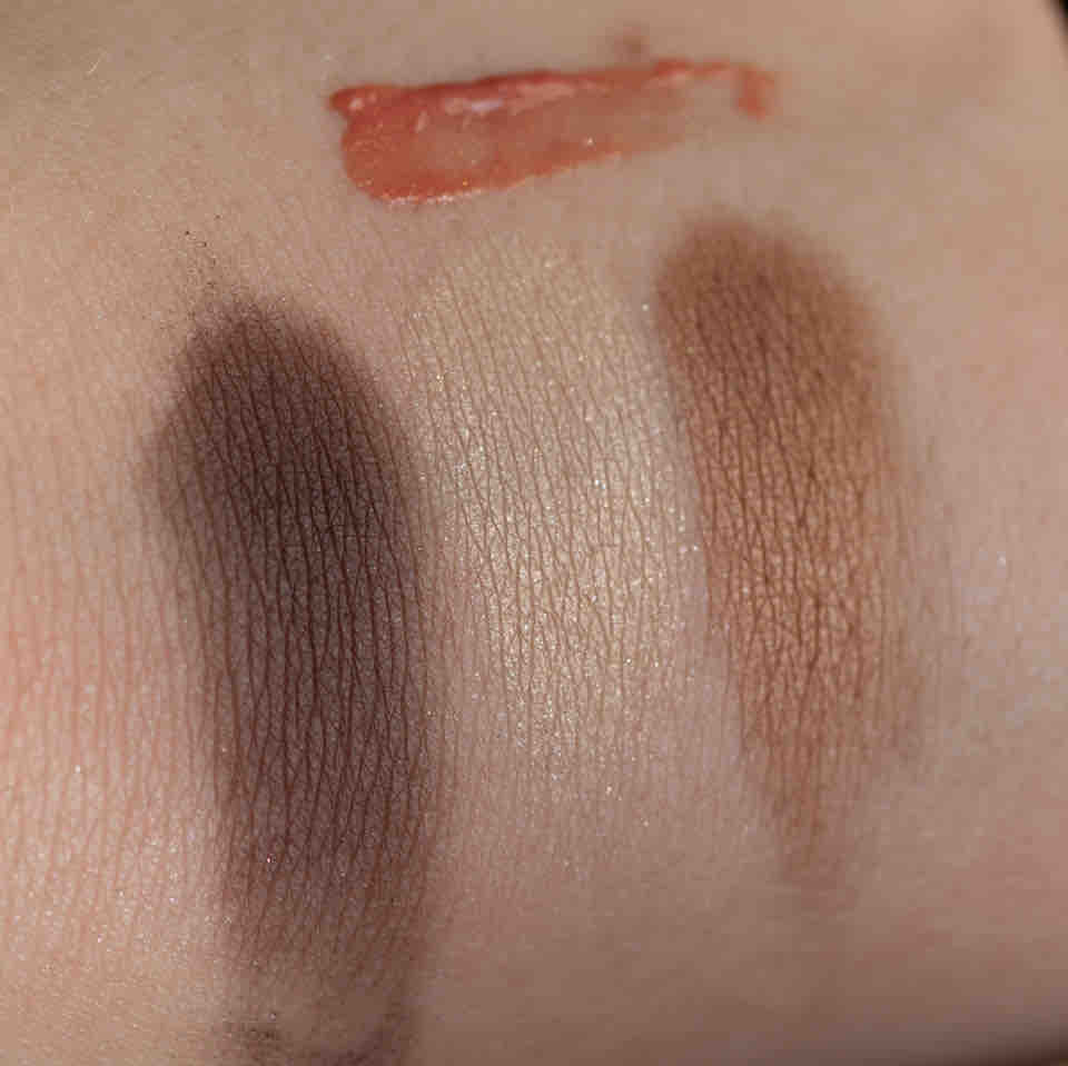 DIOR Golden Browns 002 Eyeshadow Lipgloss Palette - Golden Jungle - Swatch (5) DIOR Golden Browns 002 Eyeshadow Lipgloss Palette - Golden Jungle - Swatch (5)