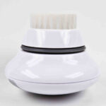 ELLE by Beurer Pureo Sonic Brush seitlich mit Bürste