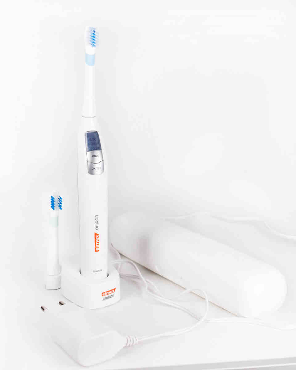 ELMEX Omron ProClinical A1500 elektrische Zahnbuerste Set