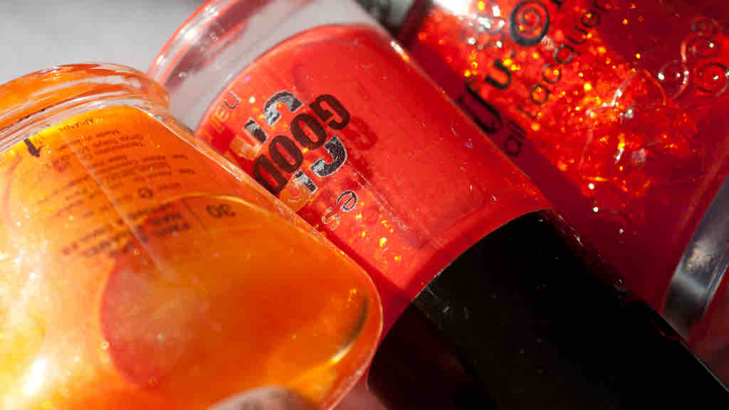 ESSENCE Candyction Crazy Good Times Nail Polish Orange Flakies