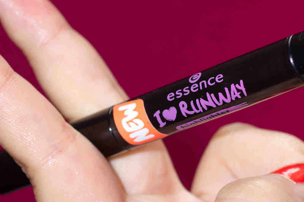 ESSENCE I ♥ Runway Highlighter
