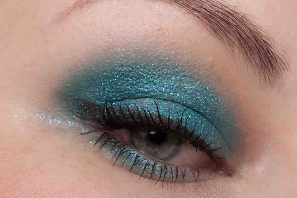 ESSENCE Life is a Freeride 03 Eyeshadow Sorbet - Snow Jam - Ergebnis mit Blitz