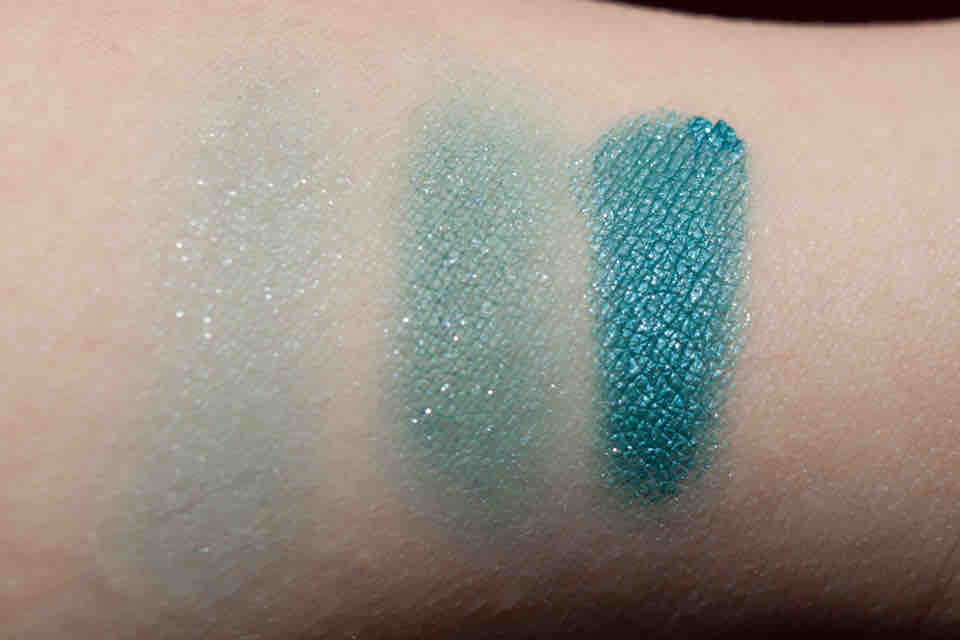 ESSENCE Life is a Freeride 03 Eyeshadow Sorbet - Snow Jam - Swatch -Flash