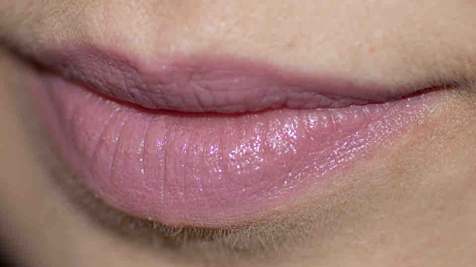 ESSENCE ‘Mauve like Rockstar’ Soft Matte Lipgloss (4) ESSENCE ‘Mauve like Rockstar’ Soft Matte Lipgloss (4)