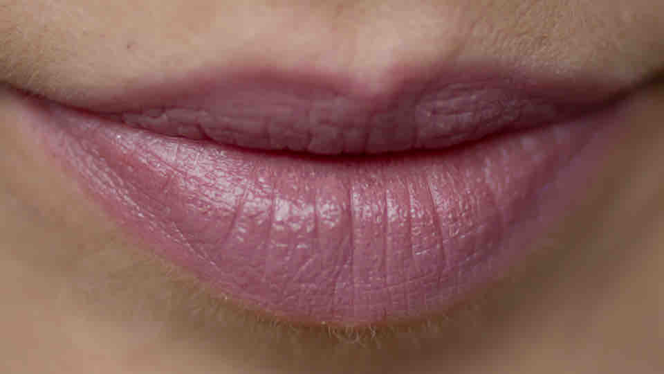 ESSENCE ‘Mauve like Rockstar’ Soft Matte Lipgloss (3) ESSENCE ‘Mauve like Rockstar’ Soft Matte Lipgloss (3)