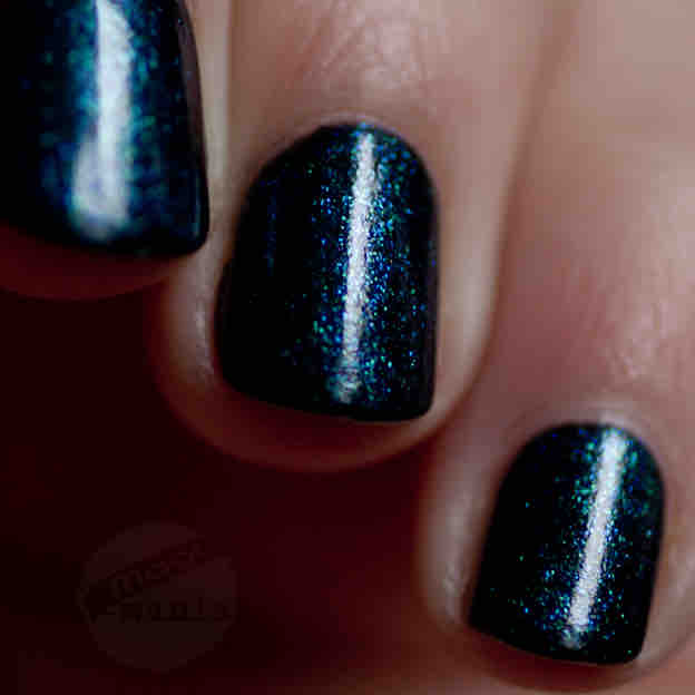 ESSENCE Miss Universe Color & Go Nail Polish Detail
