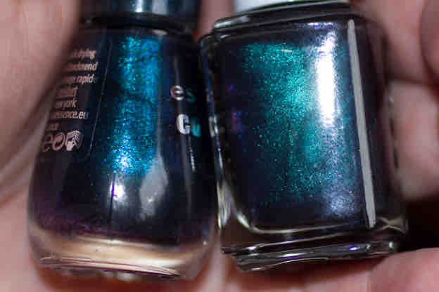 ESSENCE Miss Universe vs ESSIE Dive Bar Flasche