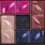 ESTEE LAUDER Violet Underground Cyber Metallic Five Color Eyeshadow Palette - im Tageslicht