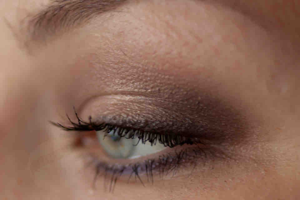 ESTEE LAUDER Violet Underground Nude Makeup