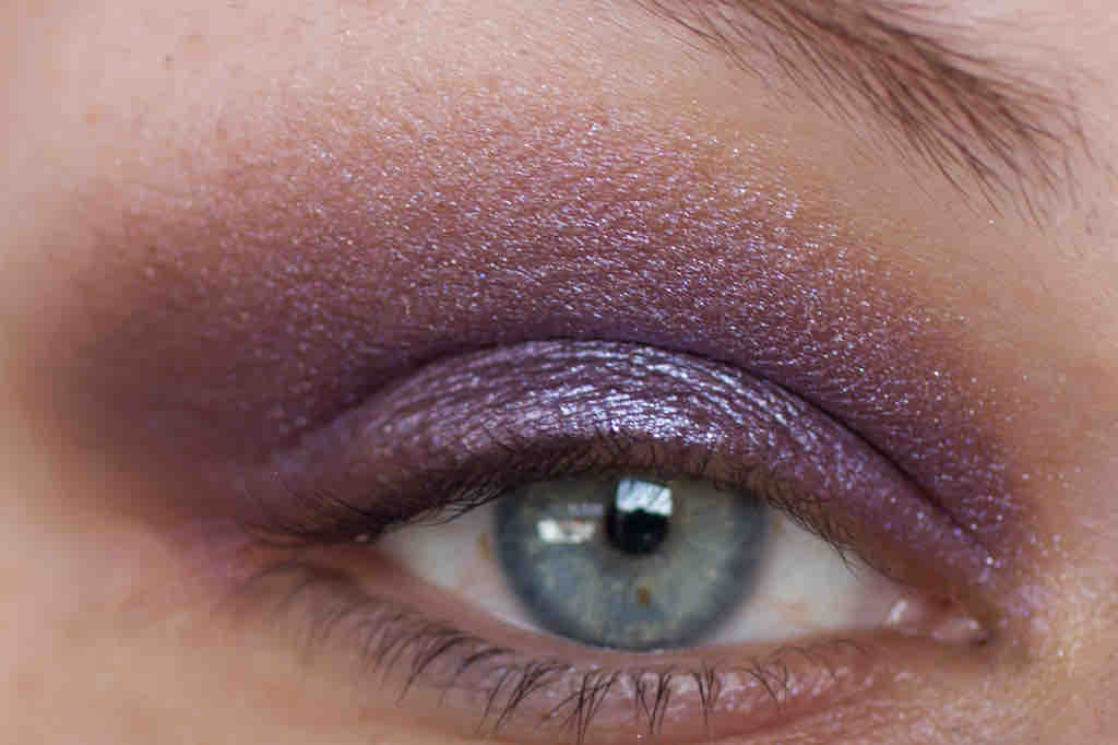 ESTEE LAUDER 'Cyber Lilac' Eyeshadow - Cyber Eyes (2) ESTEE LAUDER 'Cyber Lilac' Eyeshadow - Cyber Eyes (2)