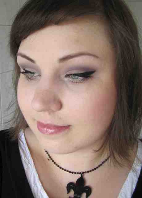 Schmink-Tutorial: natürliches Makeup mit Eyeliner Schmink-Tutorial: natürliches Makeup mit Eyeliner