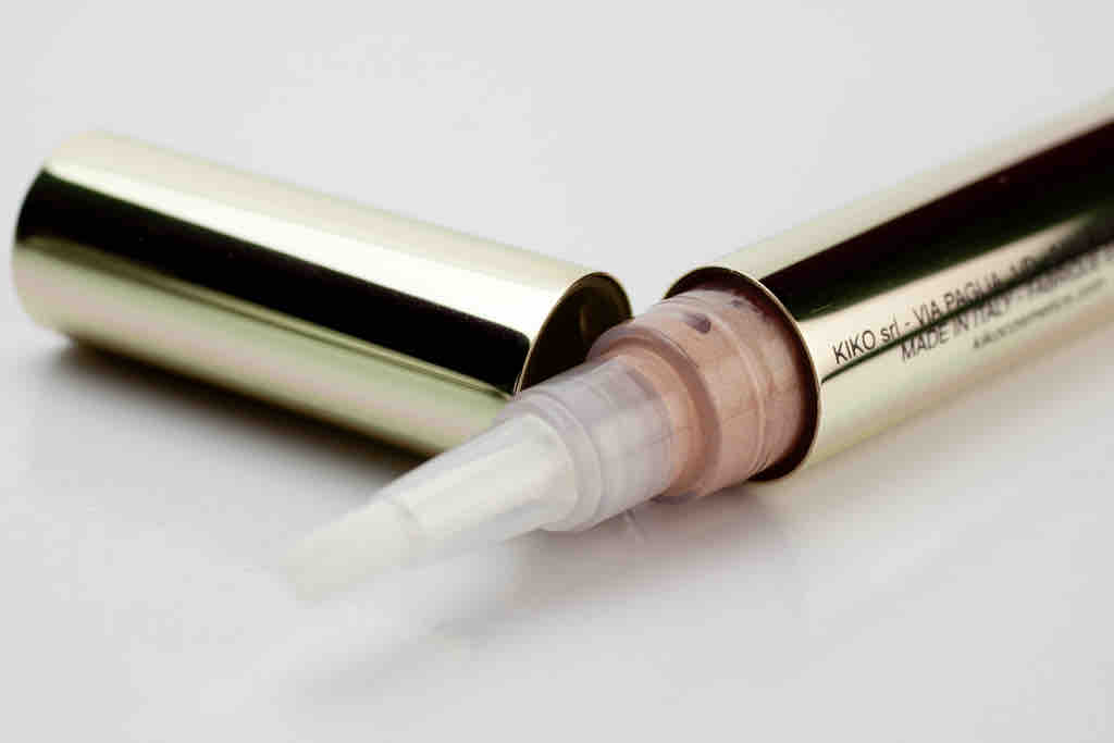 KIKO 'Coral Shimmer' Ray of Light Highlighter Pen 02 (3) KIKO 'Coral Shimmer' Ray of Light Highlighter Pen 02 (3)